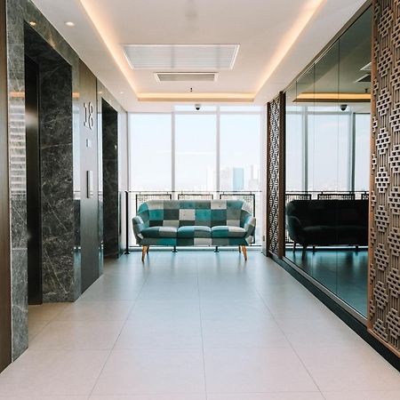 Deka Hotel Surabaya Hr Muhammad Екстериор снимка