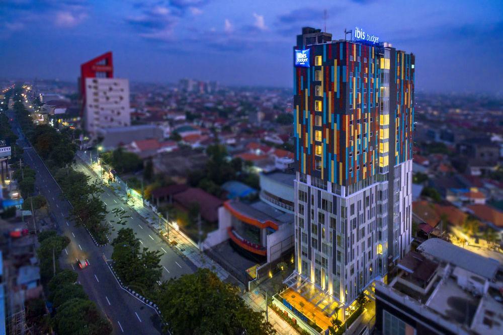 Deka Hotel Surabaya Hr Muhammad Екстериор снимка