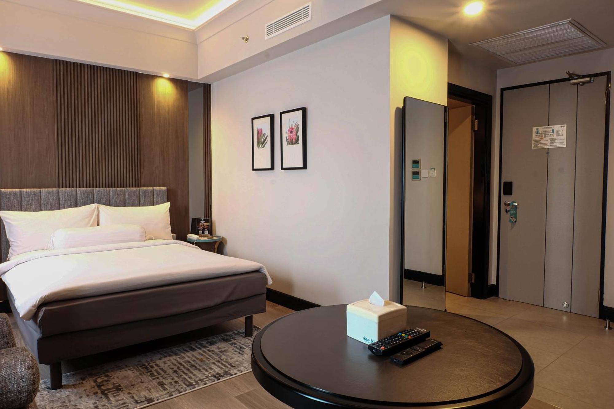 Deka Hotel Surabaya Hr Muhammad Екстериор снимка