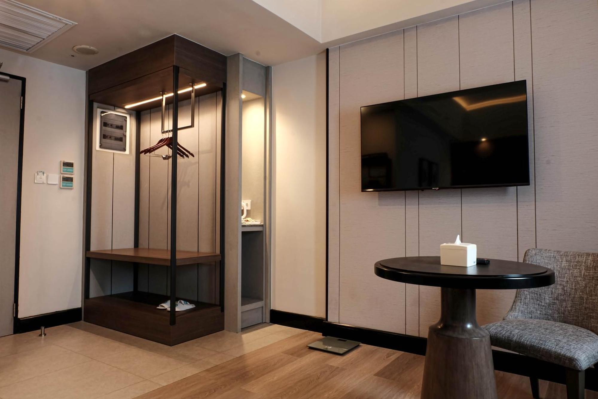 Deka Hotel Surabaya Hr Muhammad Екстериор снимка