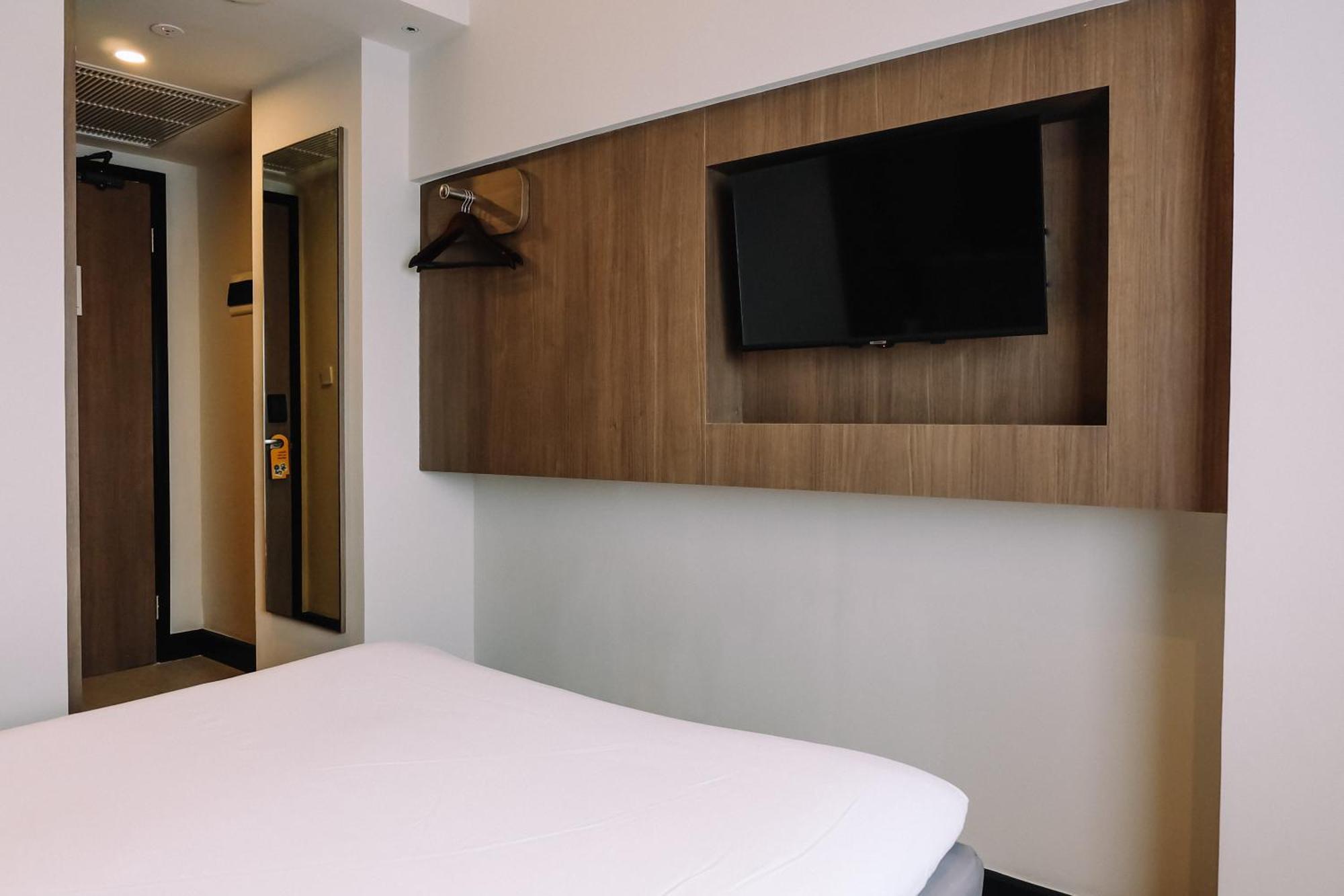 Deka Hotel Surabaya Hr Muhammad Екстериор снимка