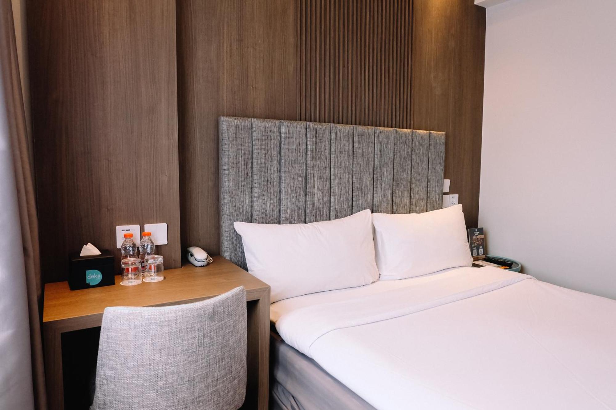 Deka Hotel Surabaya Hr Muhammad Екстериор снимка