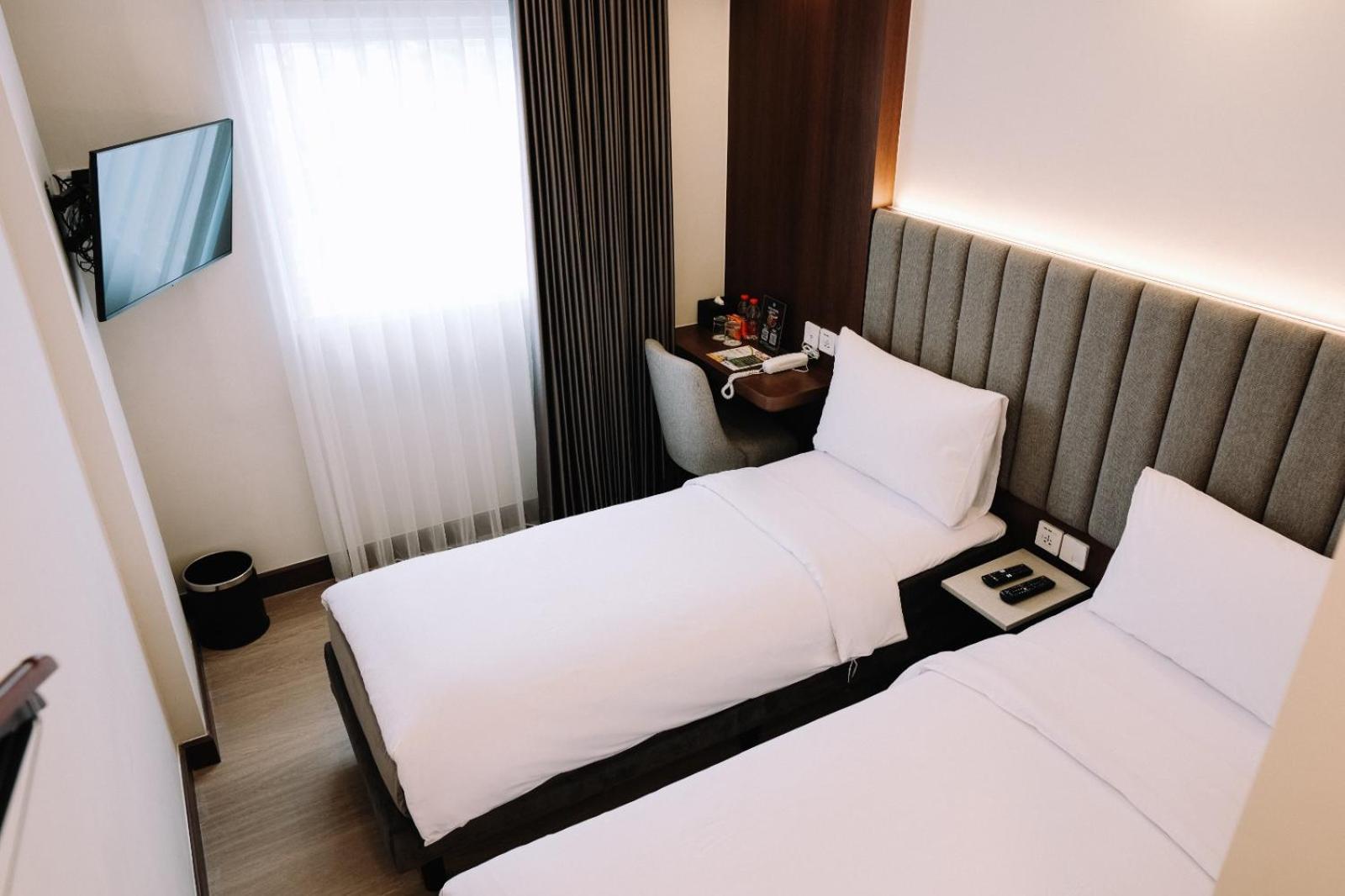 Deka Hotel Surabaya Hr Muhammad Екстериор снимка