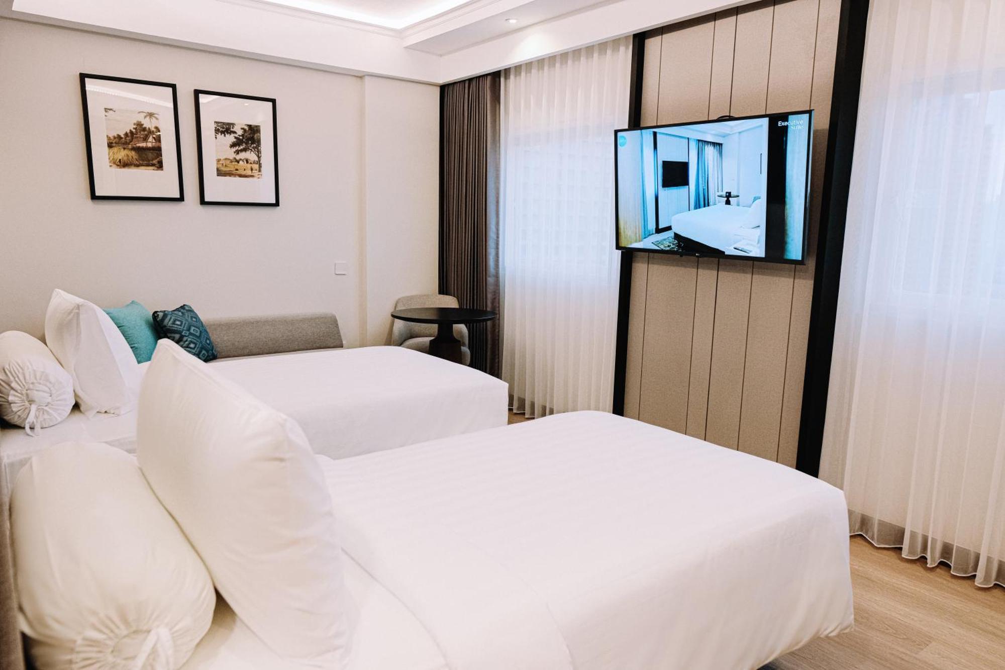 Deka Hotel Surabaya Hr Muhammad Екстериор снимка