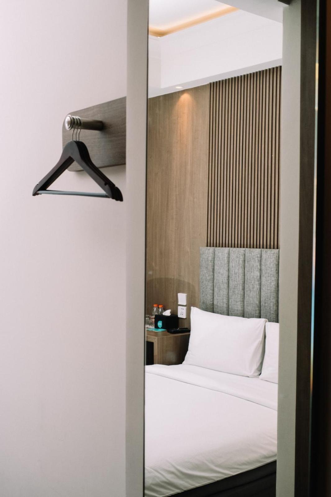 Deka Hotel Surabaya Hr Muhammad Екстериор снимка