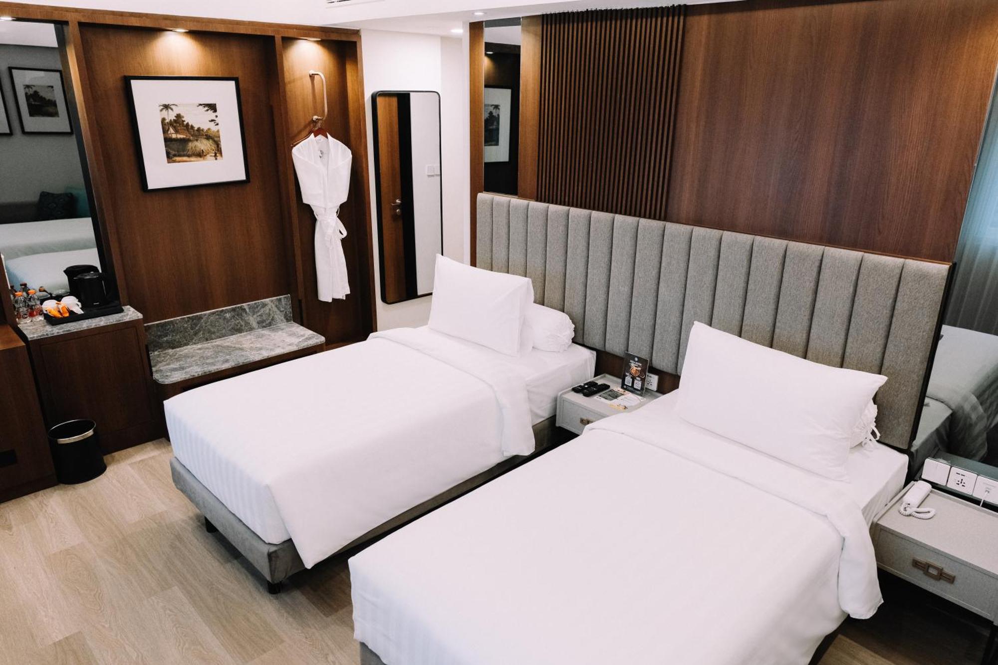 Deka Hotel Surabaya Hr Muhammad Екстериор снимка