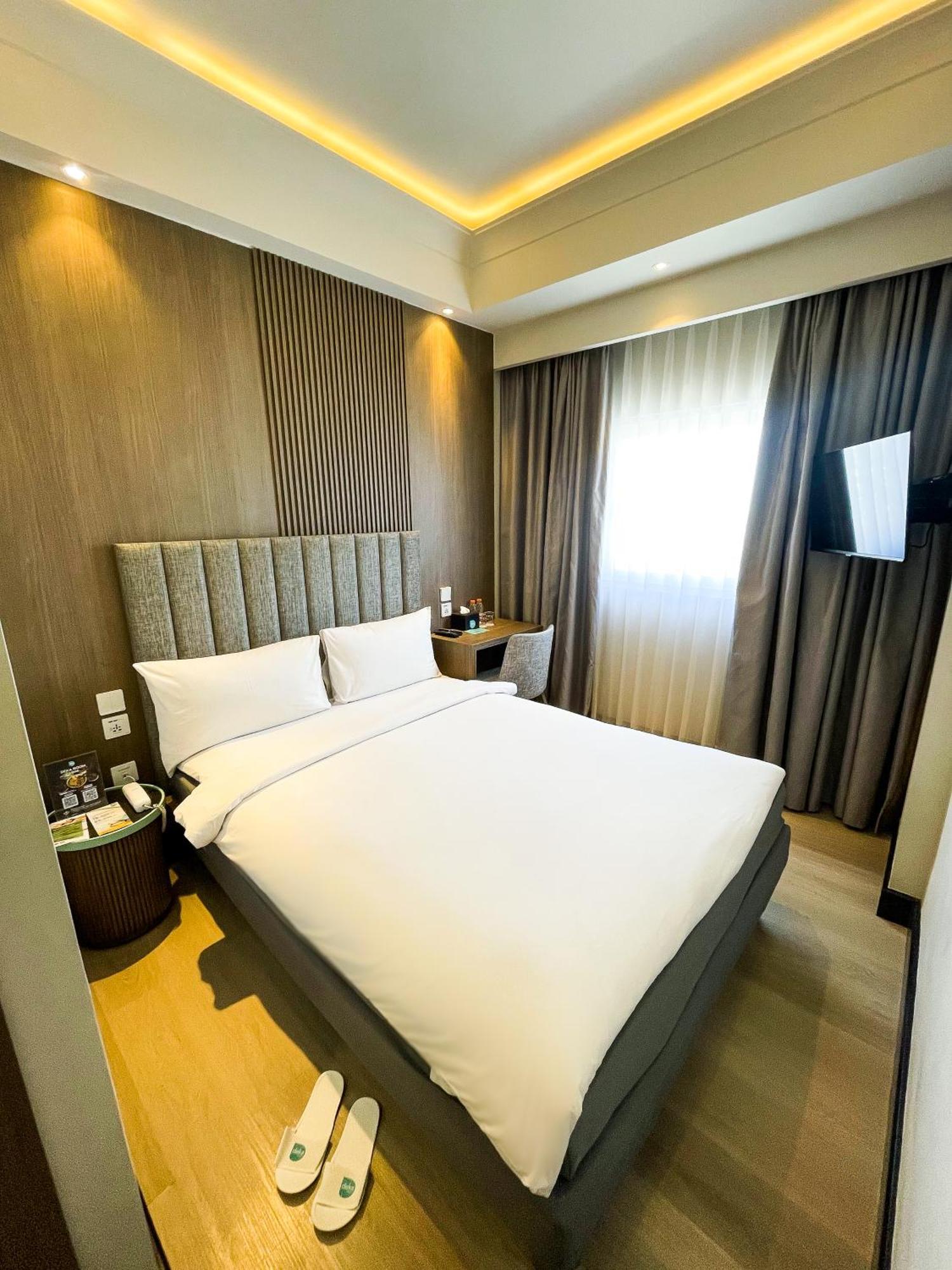 Deka Hotel Surabaya Hr Muhammad Екстериор снимка
