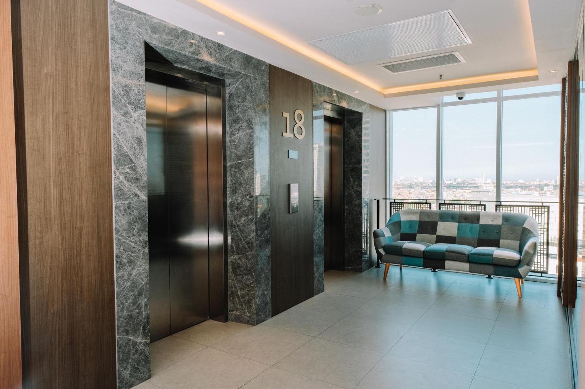 Deka Hotel Surabaya Hr Muhammad Екстериор снимка