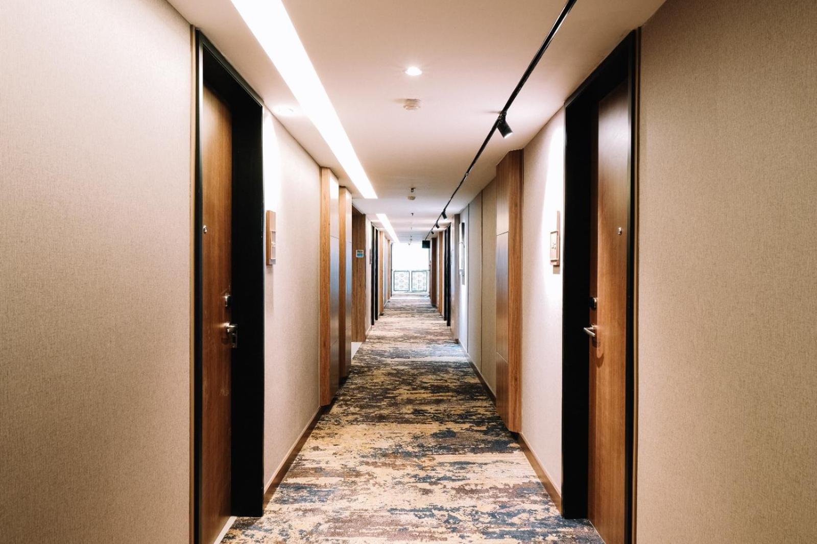Deka Hotel Surabaya Hr Muhammad Стая снимка