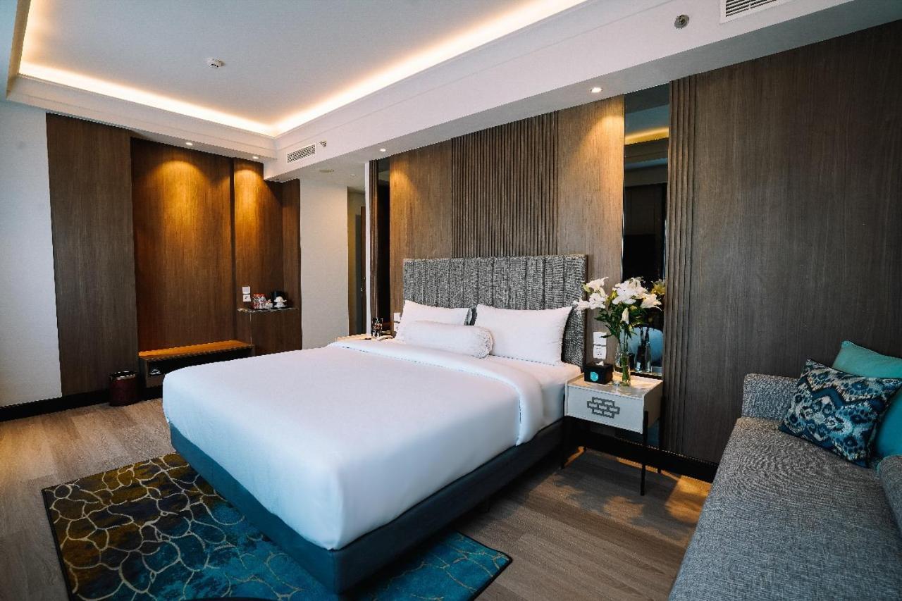 Deka Hotel Surabaya Hr Muhammad Стая снимка