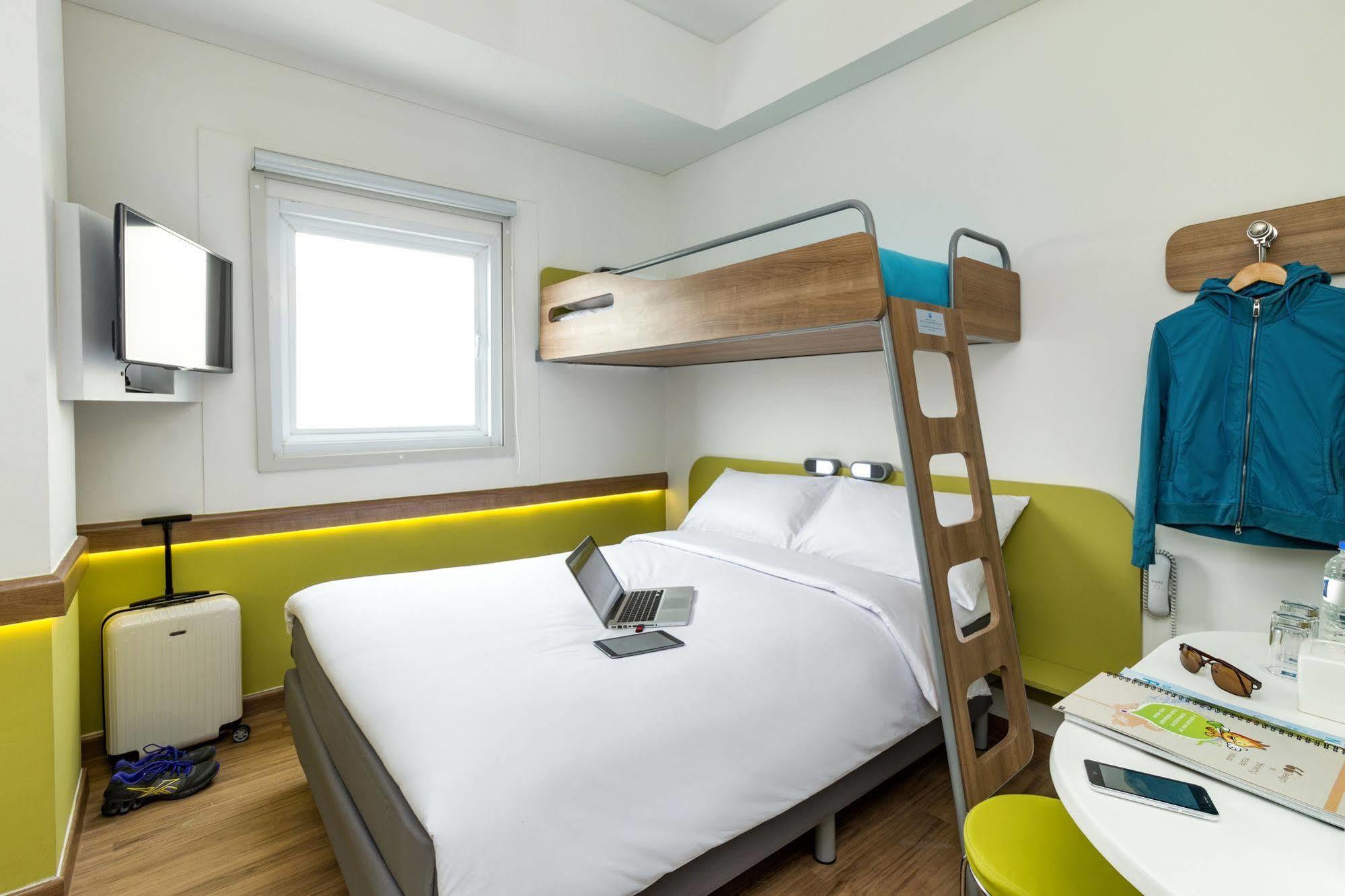 Deka Hotel Surabaya Hr Muhammad Екстериор снимка