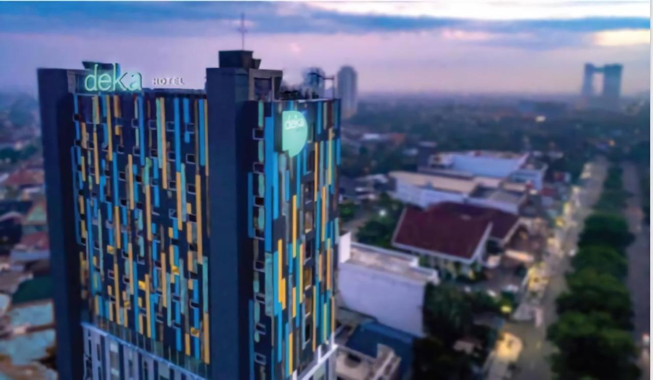 Deka Hotel Surabaya Hr Muhammad Екстериор снимка
