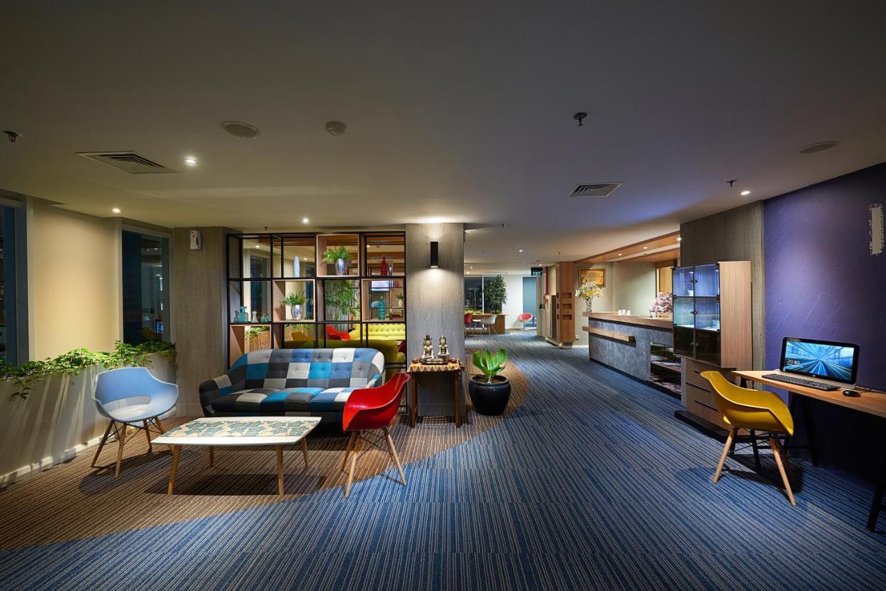 Deka Hotel Surabaya Hr Muhammad Екстериор снимка